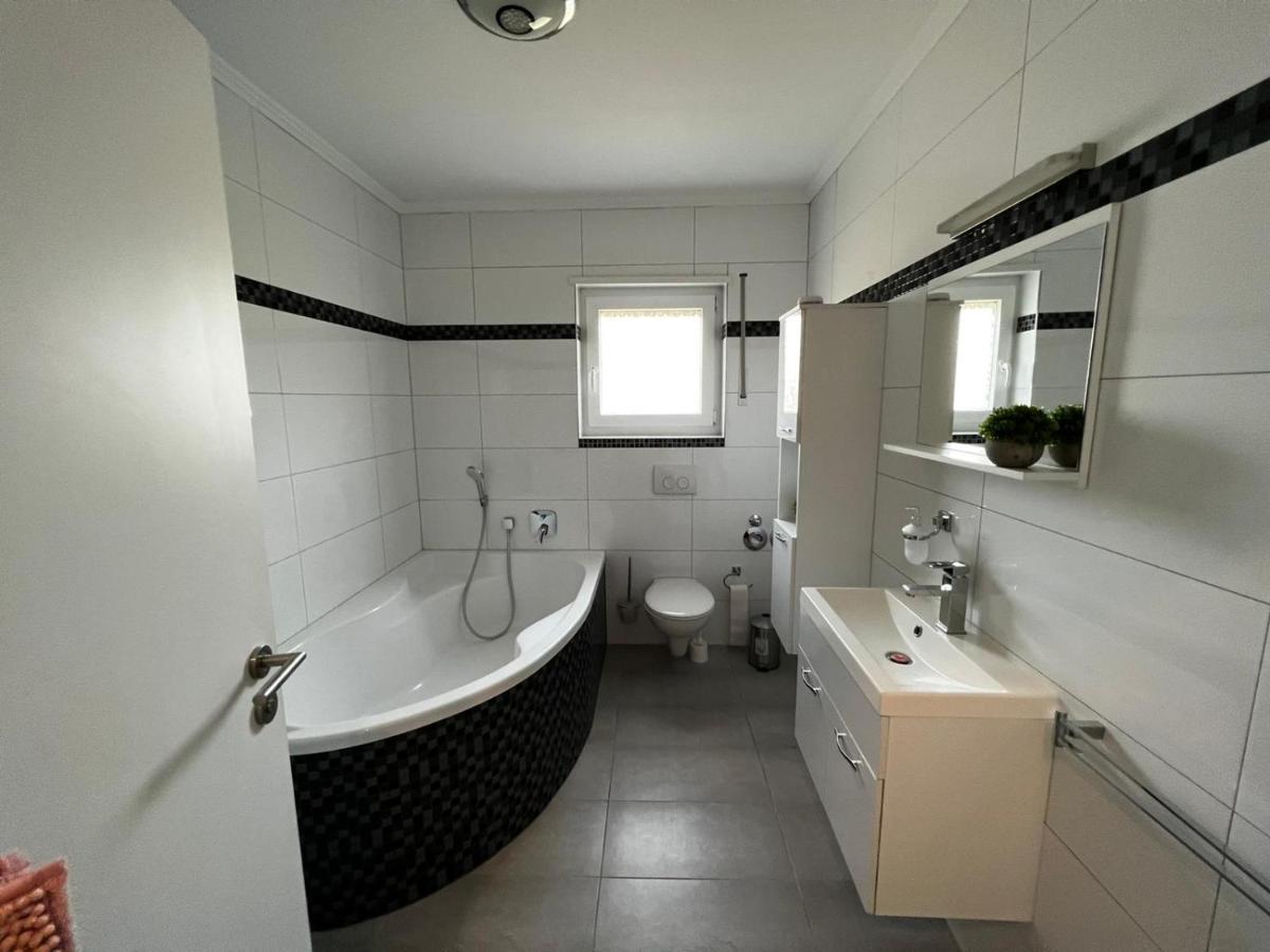 Prime Host Lovely Apartment Karlsruhe Esterno foto