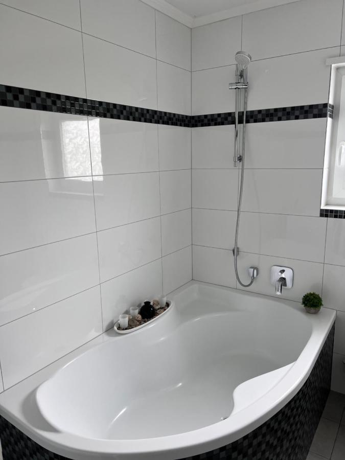 Prime Host Lovely Apartment Karlsruhe Esterno foto